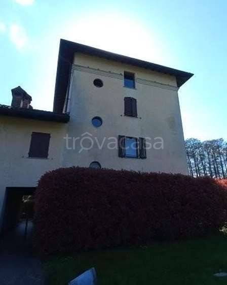 casa indipendente in vendita a Pieve Emanuele in zona Tolcinasco