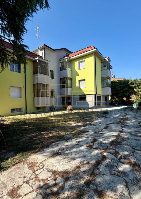 appartamento in vendita a Pieve Emanuele in zona Fizzonasco