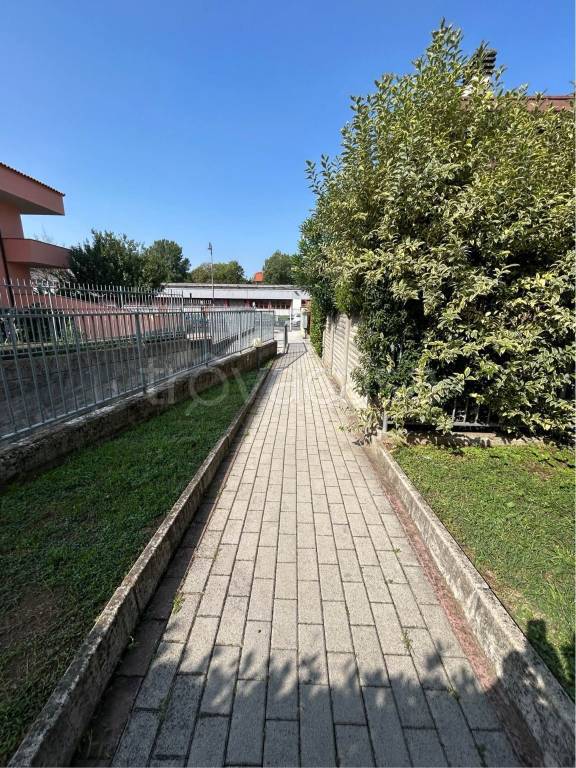 appartamento in vendita a Pieve Emanuele in zona Fizzonasco