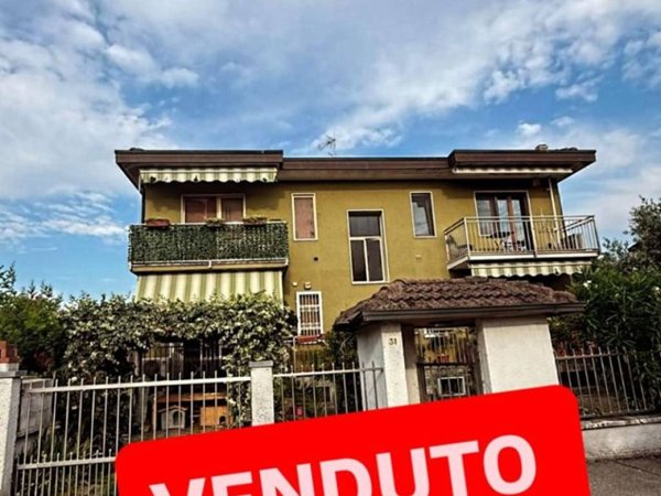 appartamento in vendita a Pieve Emanuele in zona Fizzonasco