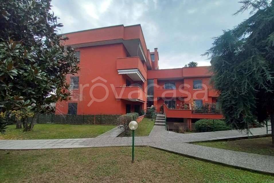 appartamento in vendita a Pieve Emanuele in zona Fizzonasco