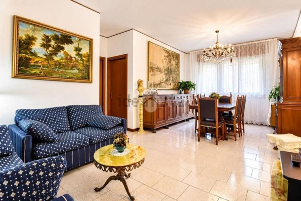 appartamento in vendita a Pieve Emanuele in zona Fizzonasco
