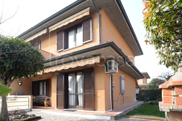 casa indipendente in vendita a Pioltello in zona Rugacesio