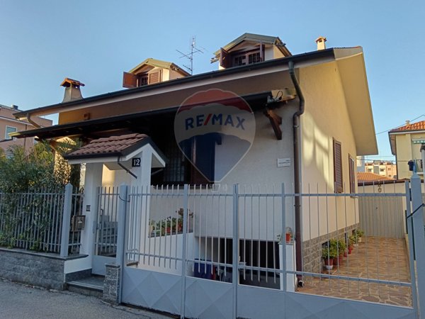 casa indipendente in vendita a Pioltello in zona Seggiano