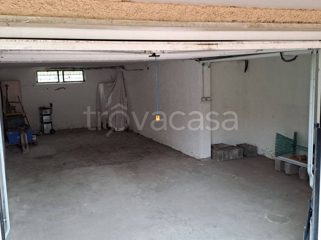 appartamento in vendita a Pioltello in zona Seggiano