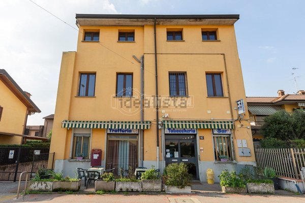 negozio in vendita a Pioltello