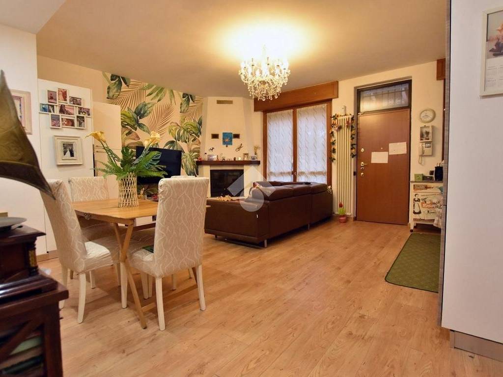 appartamento in vendita a Pioltello in zona Seggiano