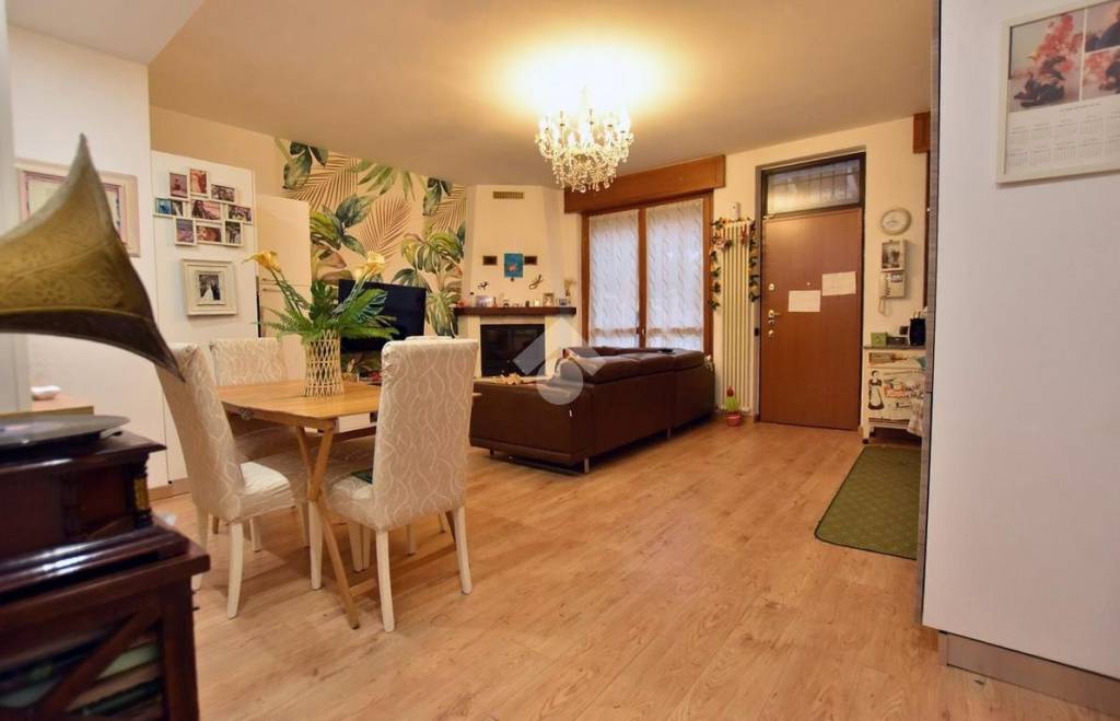 appartamento in vendita a Pioltello in zona Seggiano