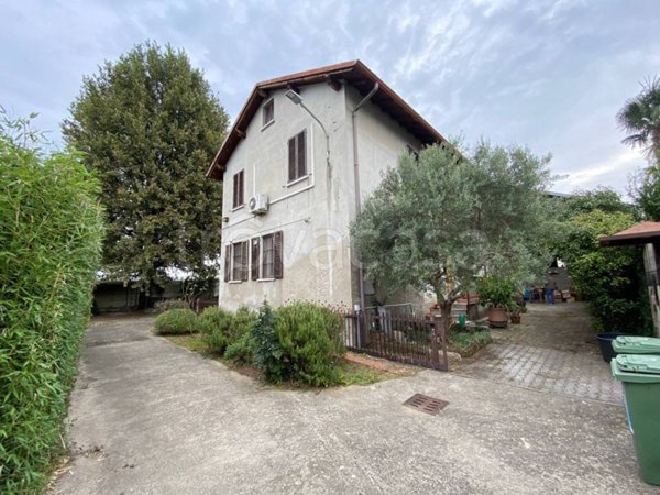 casa indipendente in vendita a Pioltello in zona Seggiano