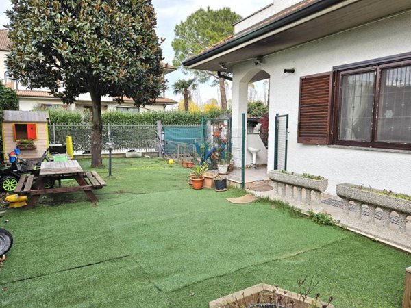 appartamento in vendita a Pioltello in zona Seggiano