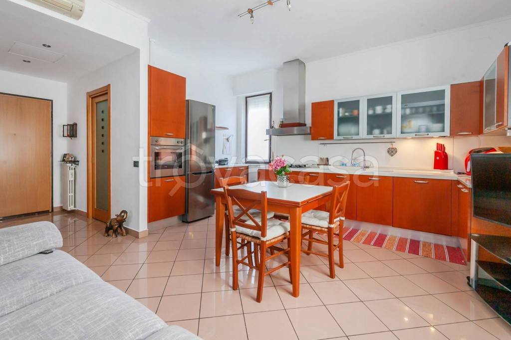 appartamento in vendita a Pioltello in zona Seggiano