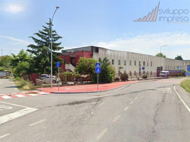 negozio in vendita a Pioltello in zona Seggiano