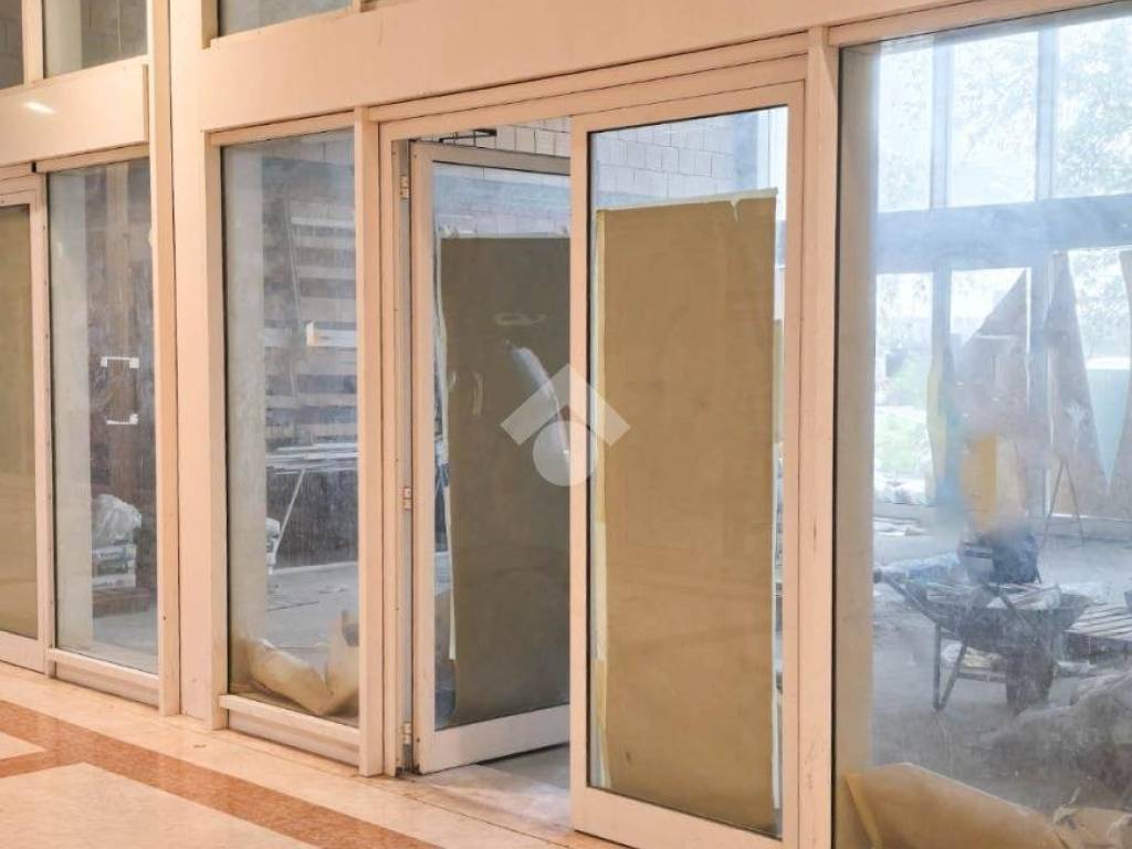 negozio in vendita a Pioltello