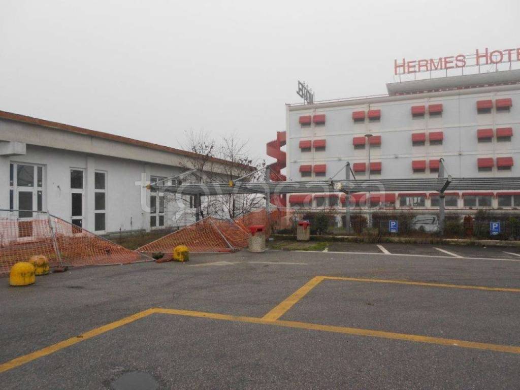 negozio in vendita a Pioltello in zona San Felice