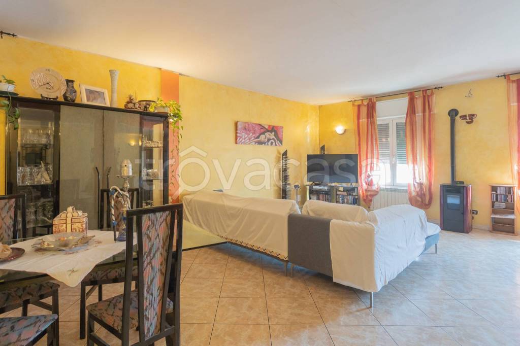 appartamento in vendita a Pioltello in zona Seggiano