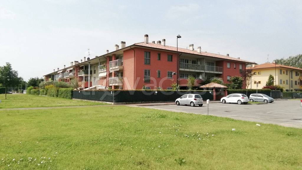 appartamento in vendita a Pioltello in zona Seggiano