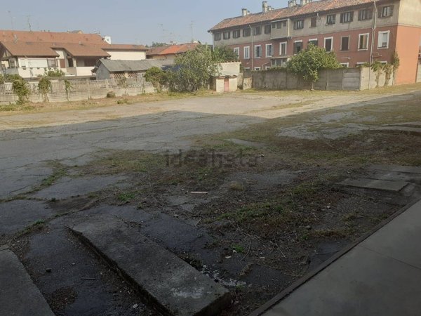 capannone in vendita a Pioltello