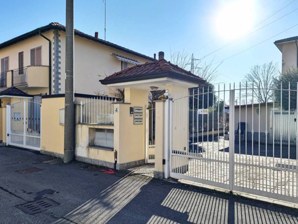 appartamento in vendita a Pioltello in zona Seggiano