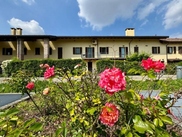 appartamento in vendita a Pioltello in zona Rugacesio
