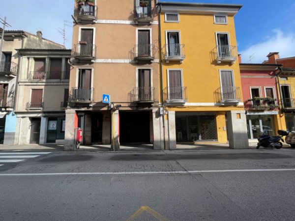 negozio in vendita a Pioltello in zona San Felice