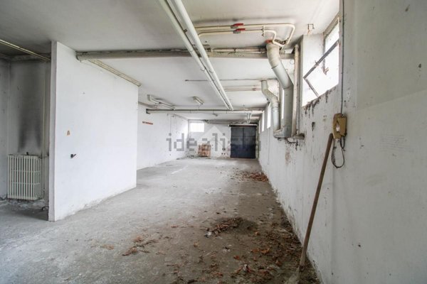 capannone in vendita a Pioltello