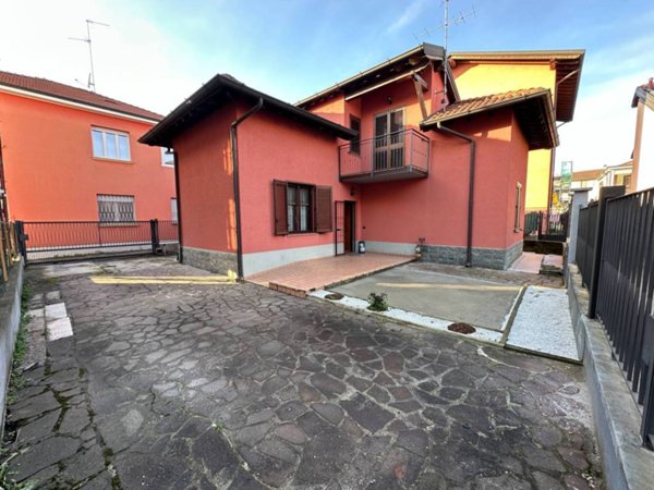 casa indipendente in vendita a Pioltello