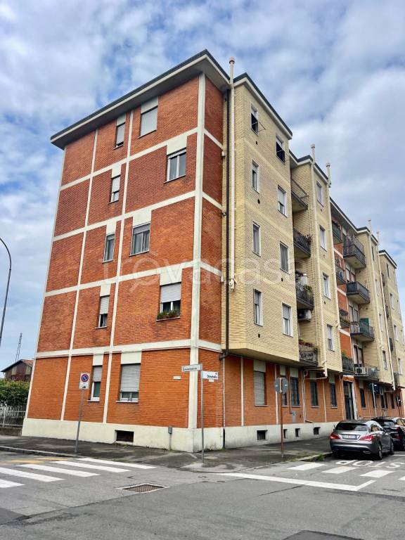 appartamento in vendita a Pioltello in zona Seggiano