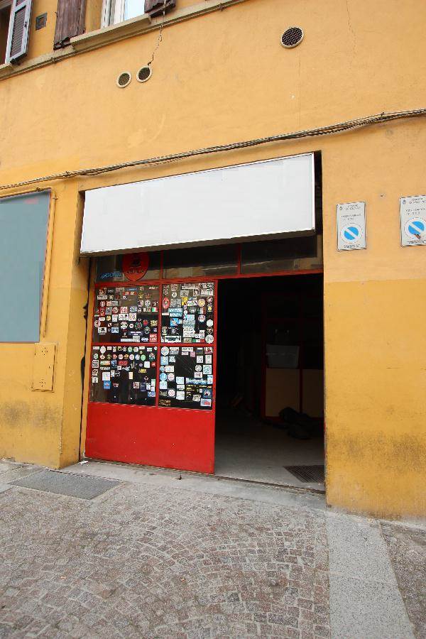 negozio in vendita a Pioltello in zona San Felice
