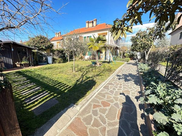 casa indipendente in vendita a Pioltello