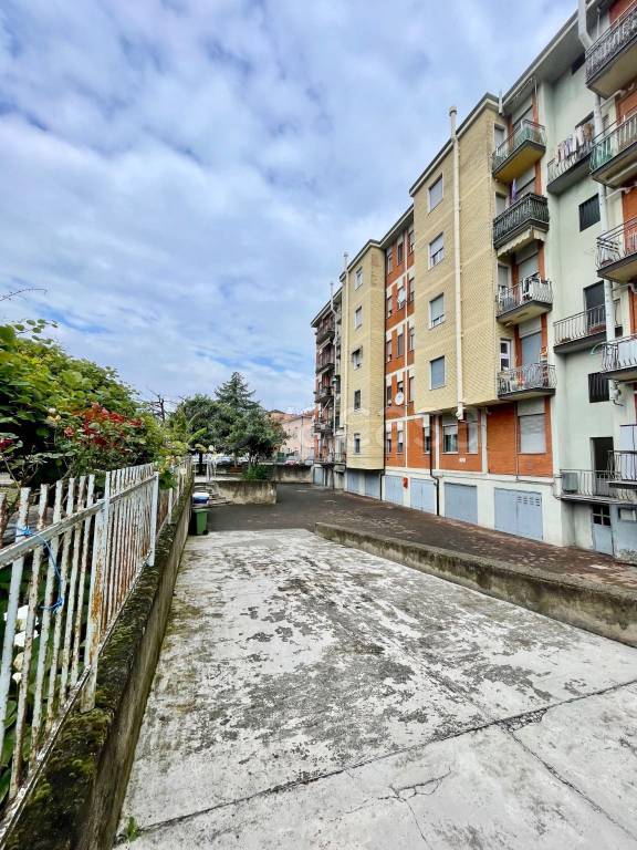 appartamento in vendita a Pioltello in zona Seggiano