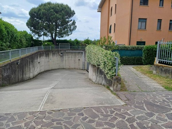 appartamento in vendita a Pioltello in zona Rugacesio