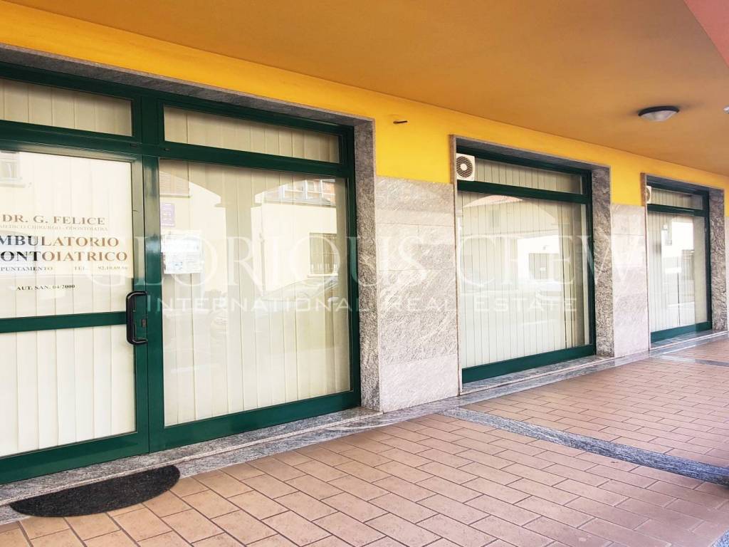 negozio in vendita a Pioltello