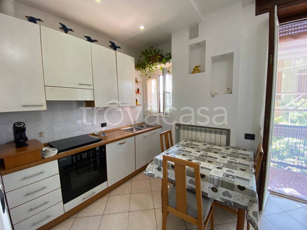 appartamento in vendita a Pioltello in zona Seggiano