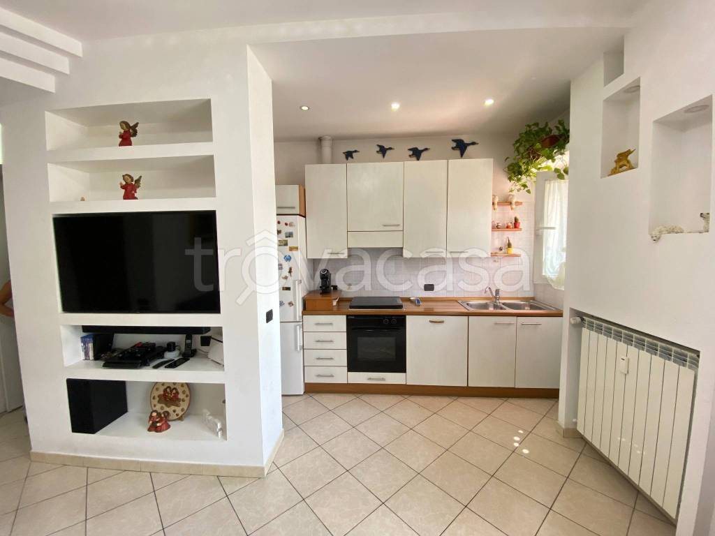 appartamento in vendita a Pioltello in zona Seggiano