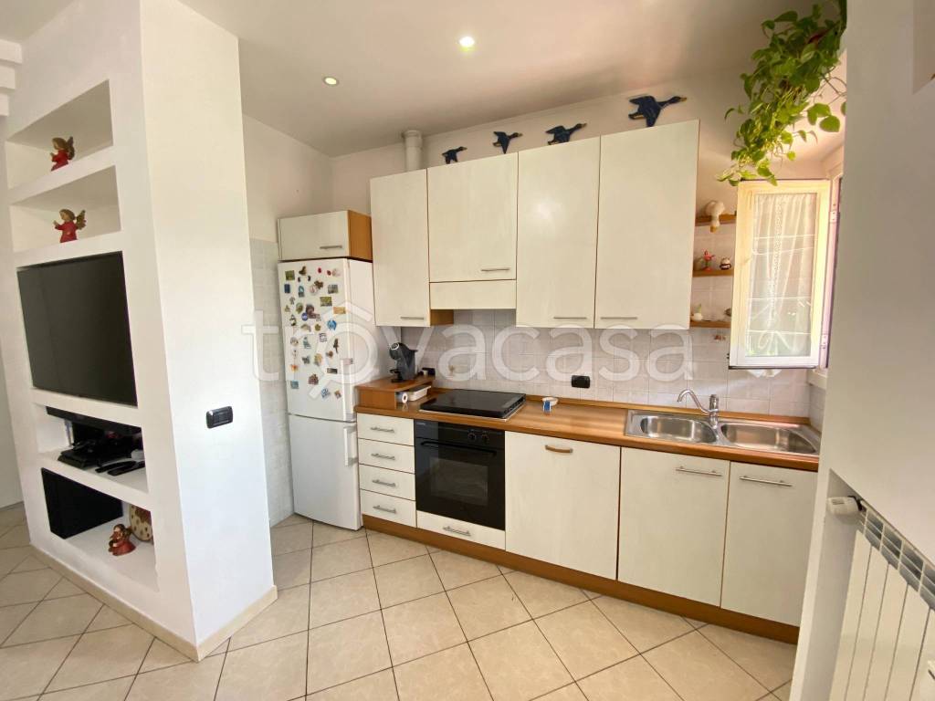 appartamento in vendita a Pioltello in zona Seggiano