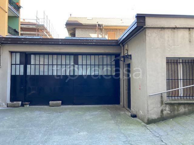 locale commerciale in vendita a Pioltello