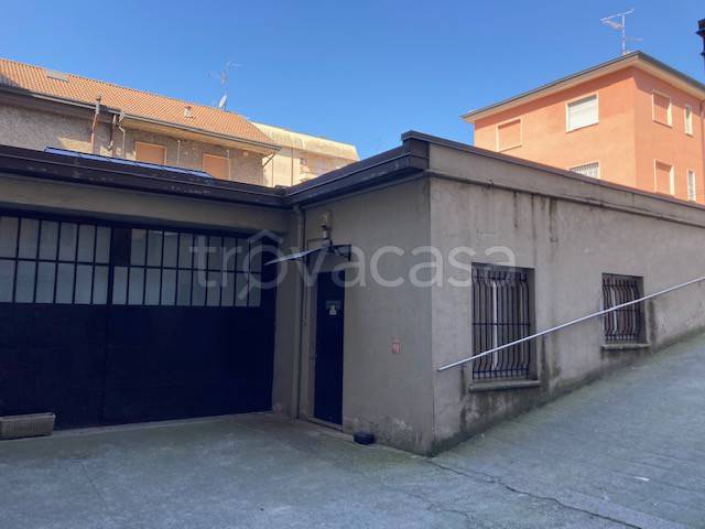 locale commerciale in vendita a Pioltello