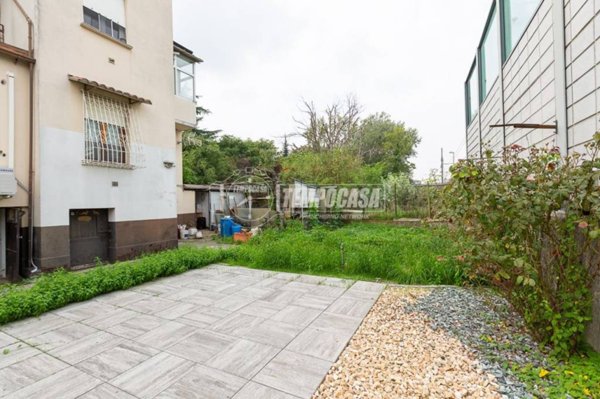 appartamento in vendita a Pioltello in zona Limito