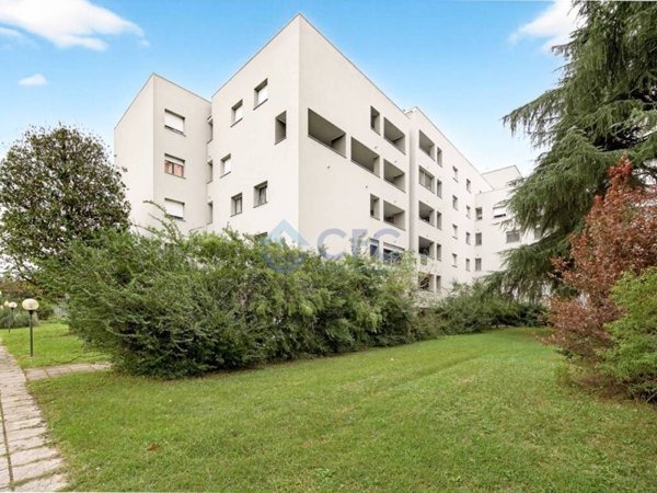 appartamento in vendita a Pioltello in zona Seggiano