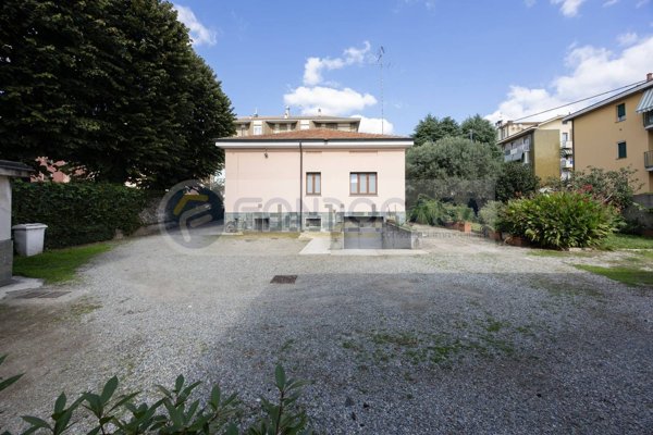 intera palazzina in vendita a Pioltello