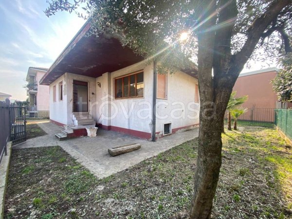 casa indipendente in vendita a Pioltello