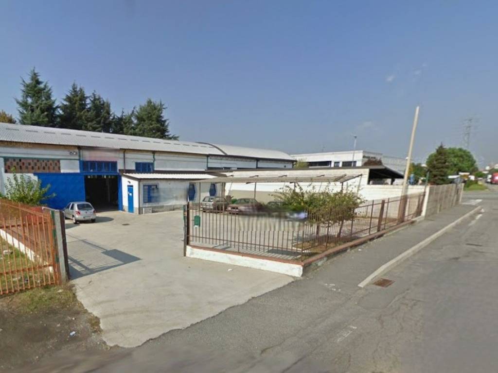 locale commerciale in vendita a Pioltello