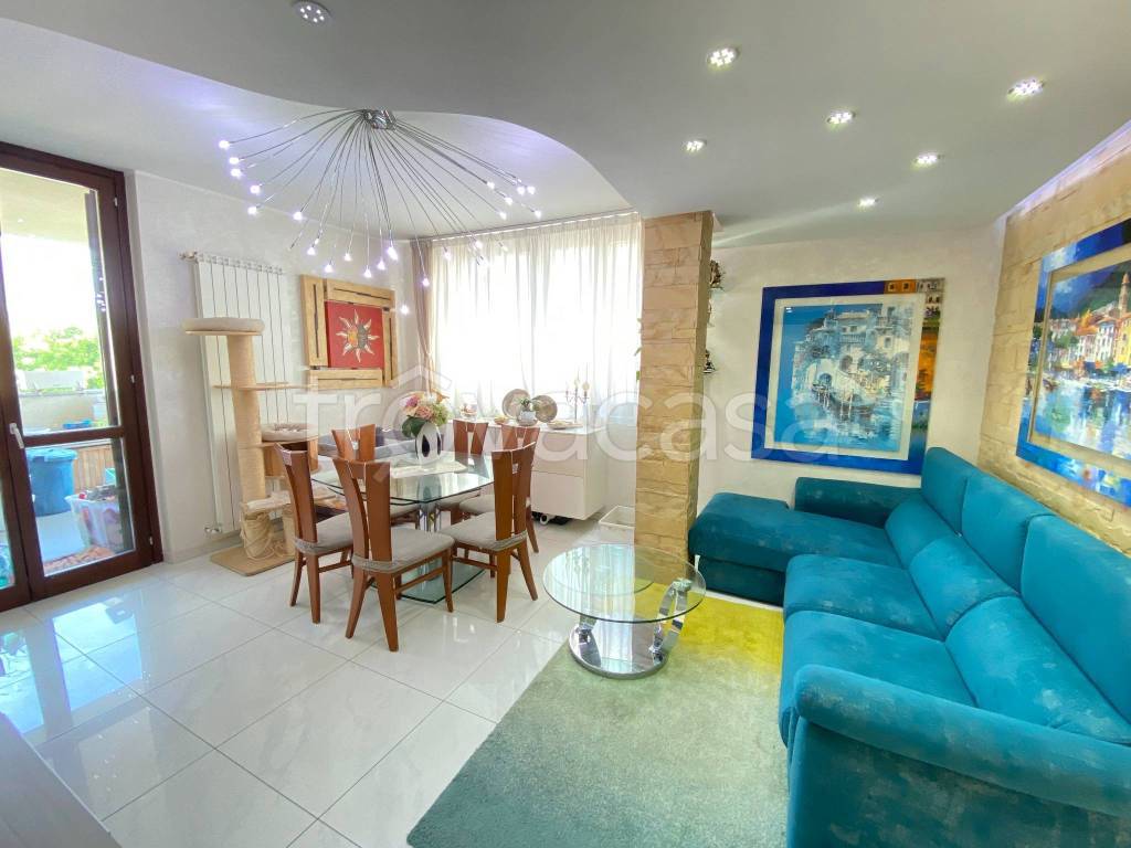 appartamento in vendita a Pioltello in zona Seggiano