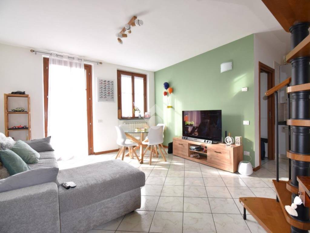 appartamento in vendita a Pioltello in zona Rugacesio