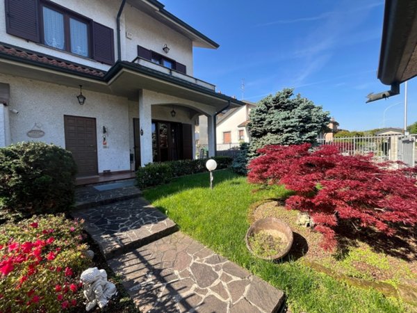 casa indipendente in vendita a Pioltello in zona Seggiano