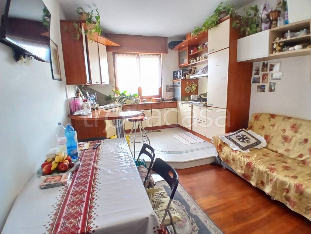 appartamento in vendita a Pioltello in zona Seggiano