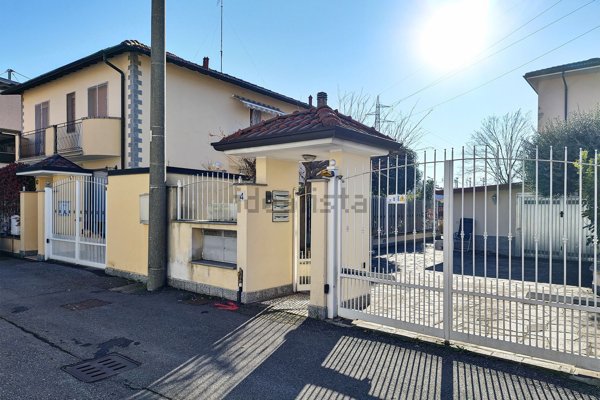 appartamento in vendita a Pioltello in zona Seggiano