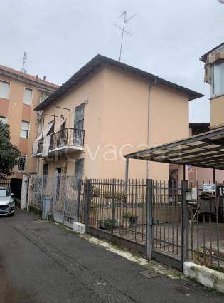 appartamento in vendita a Pioltello in zona Seggiano