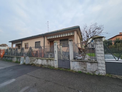 casa indipendente in vendita a Pioltello in zona Seggiano