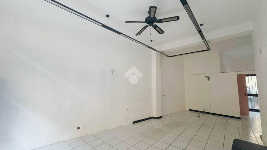 negozio in vendita a Pioltello